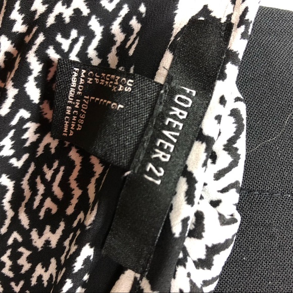 C5 - Forever 21 | Black & White Racerback Tank - L - Picture 7 of 7